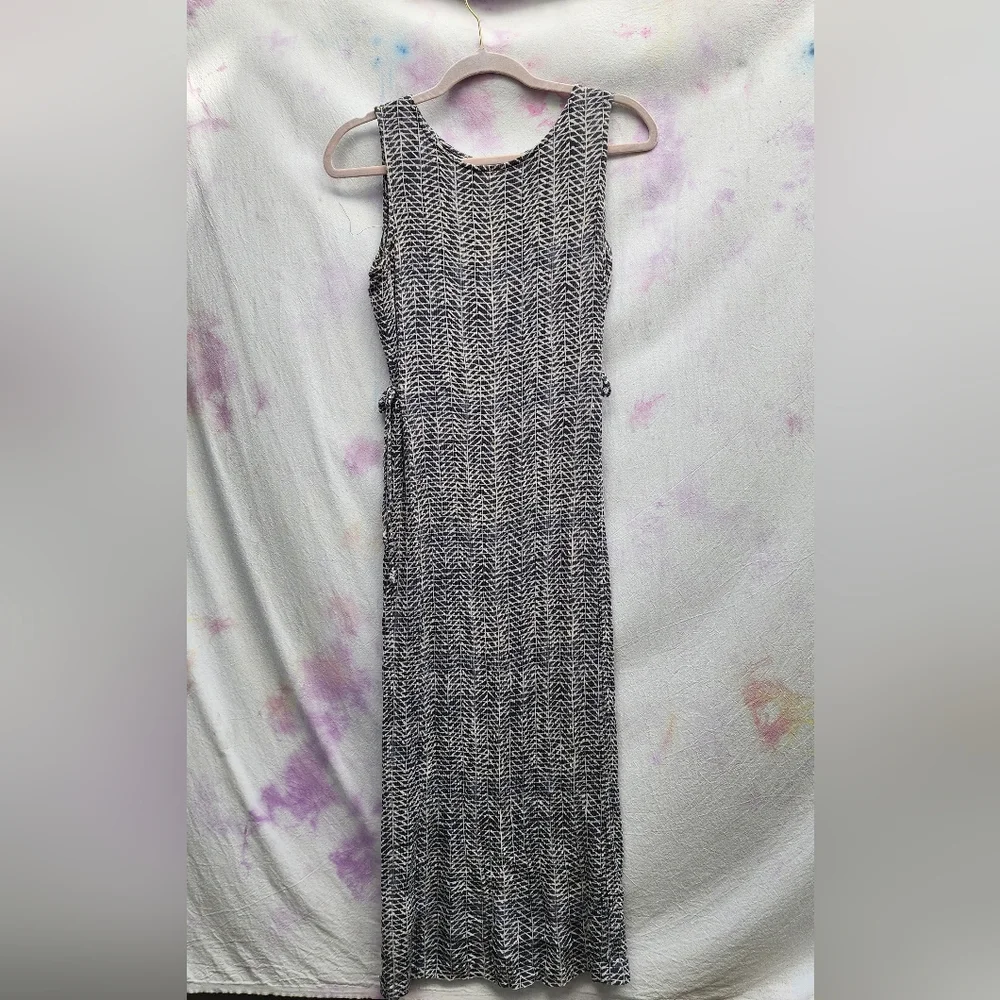 Vintage dress. The fabric stretches,so it fits an extra small to a medium size. - Picture 1 of 8